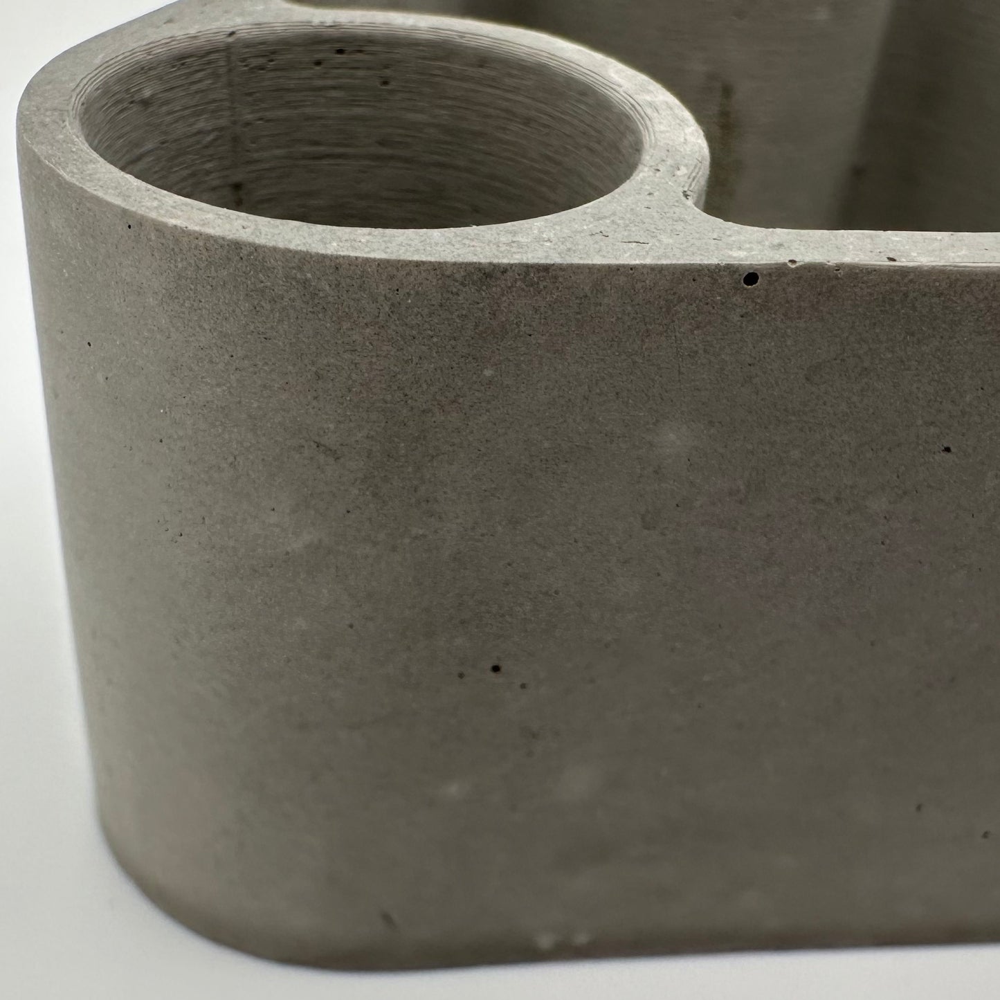 Detailansicht des Köpfchenständers – Betonstruktur